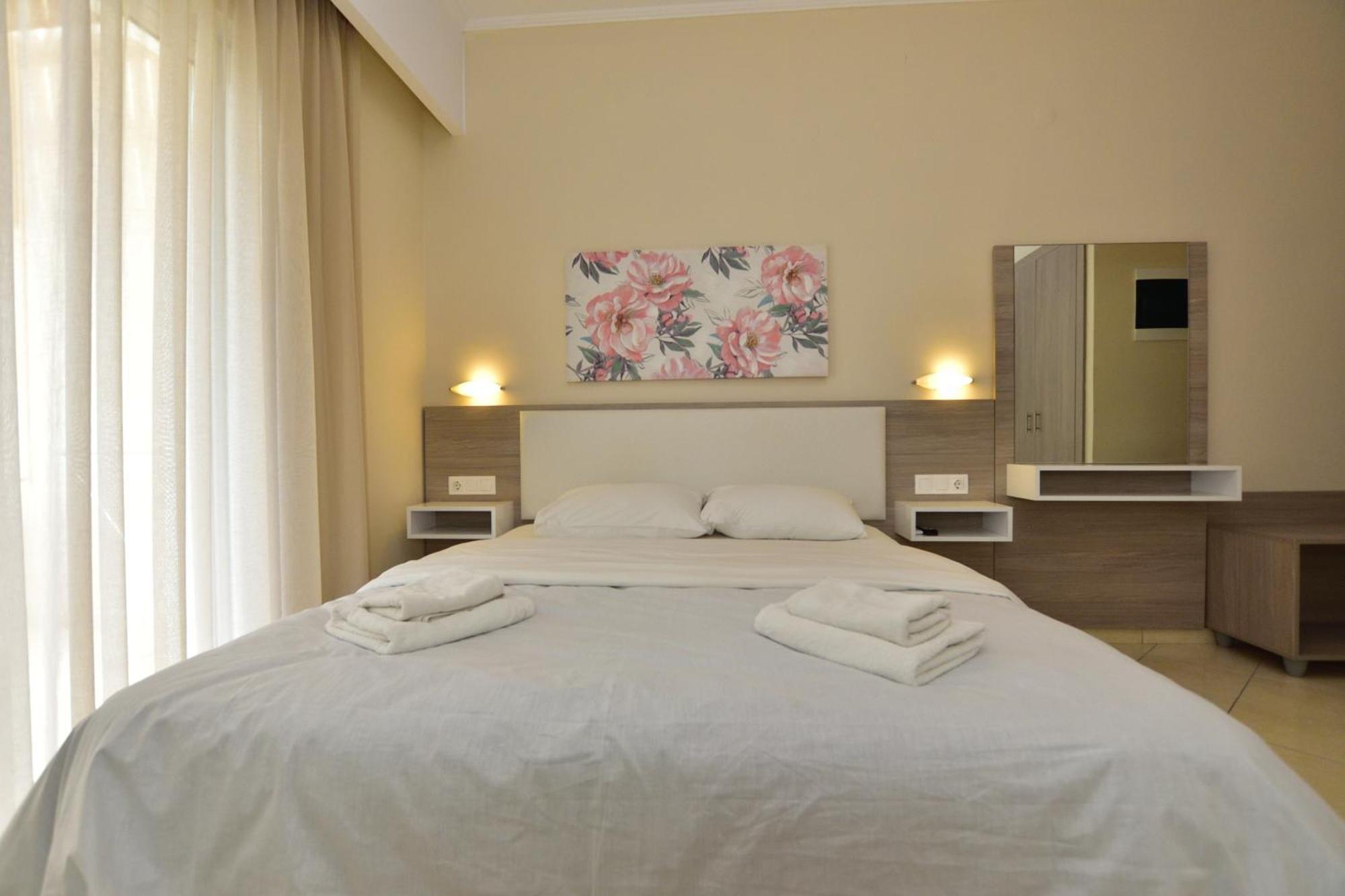 Flisvos Rooms Palaiochora Dış mekan fotoğraf