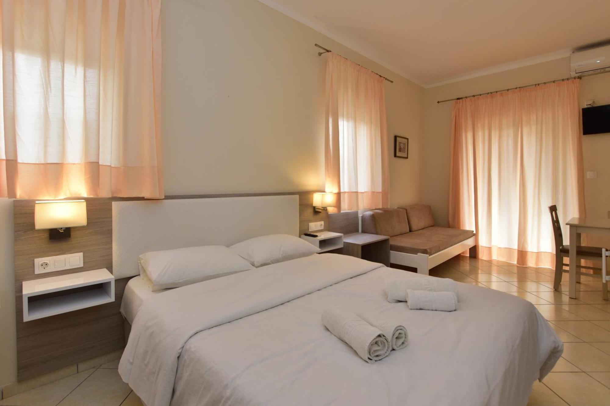Flisvos Rooms Palaiochora Dış mekan fotoğraf