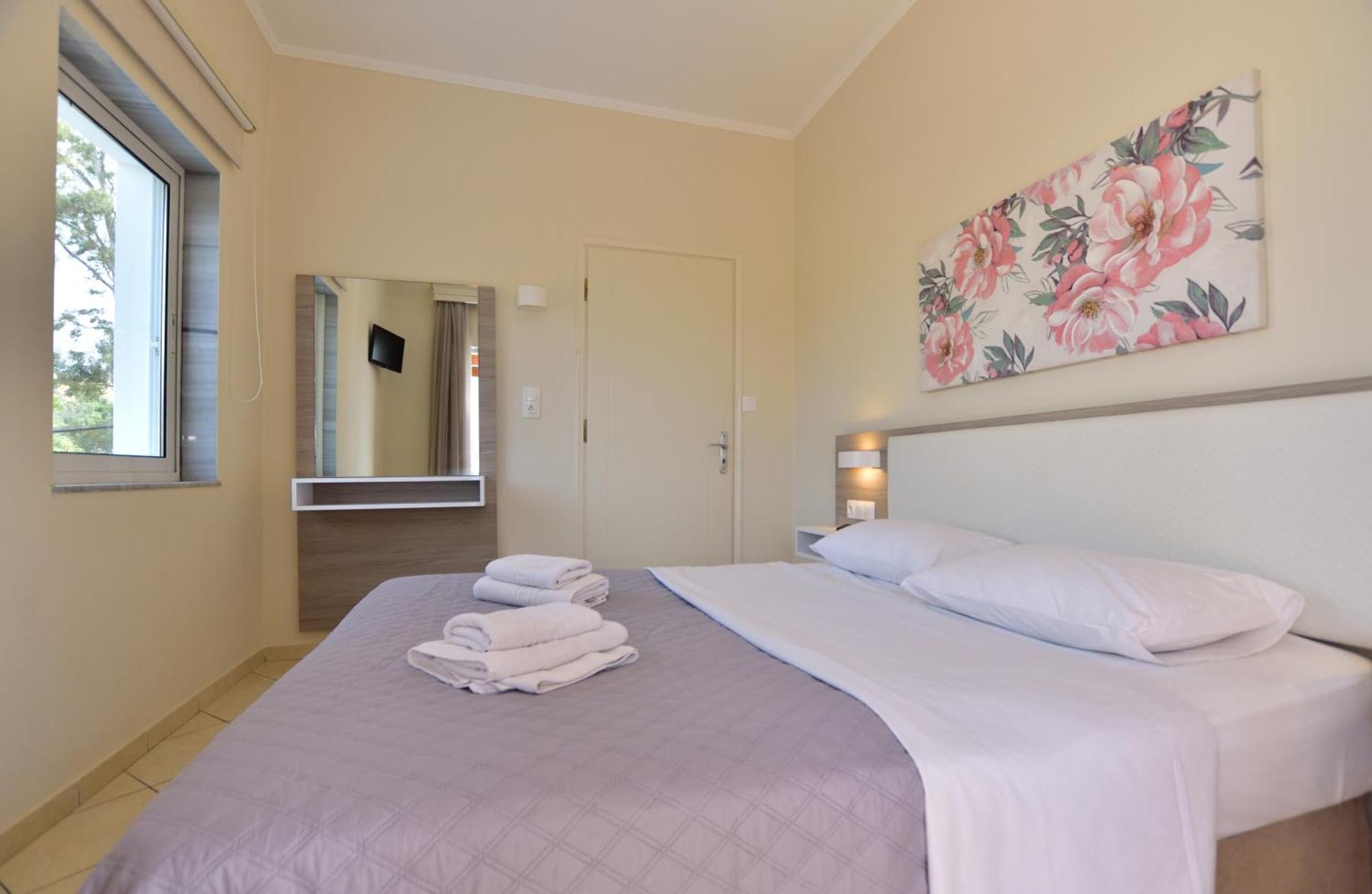 Flisvos Rooms Palaiochora Dış mekan fotoğraf