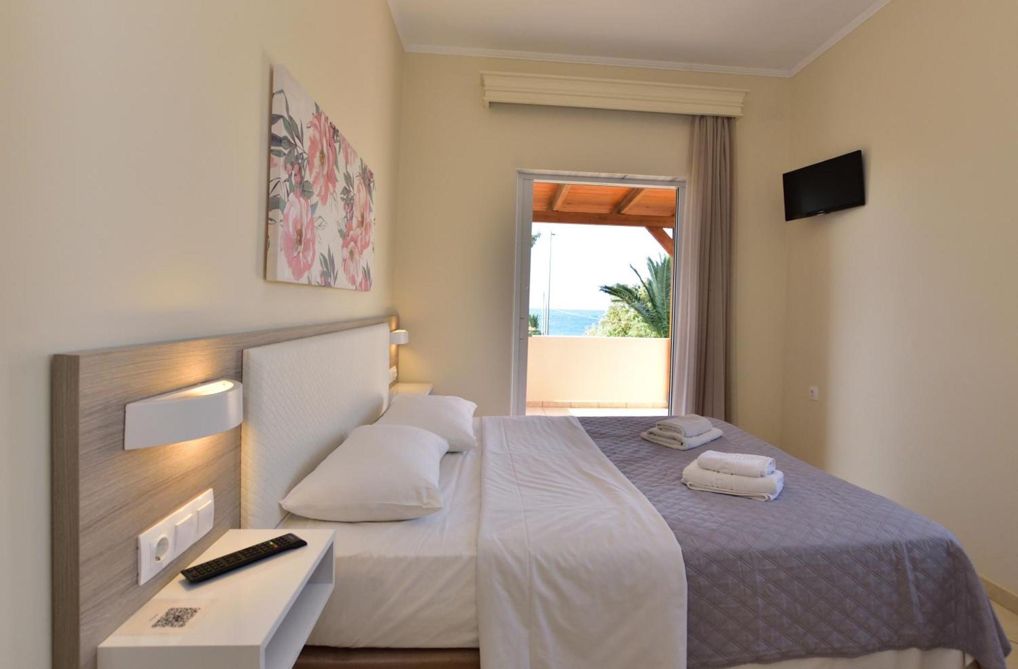 Flisvos Rooms Palaiochora Dış mekan fotoğraf