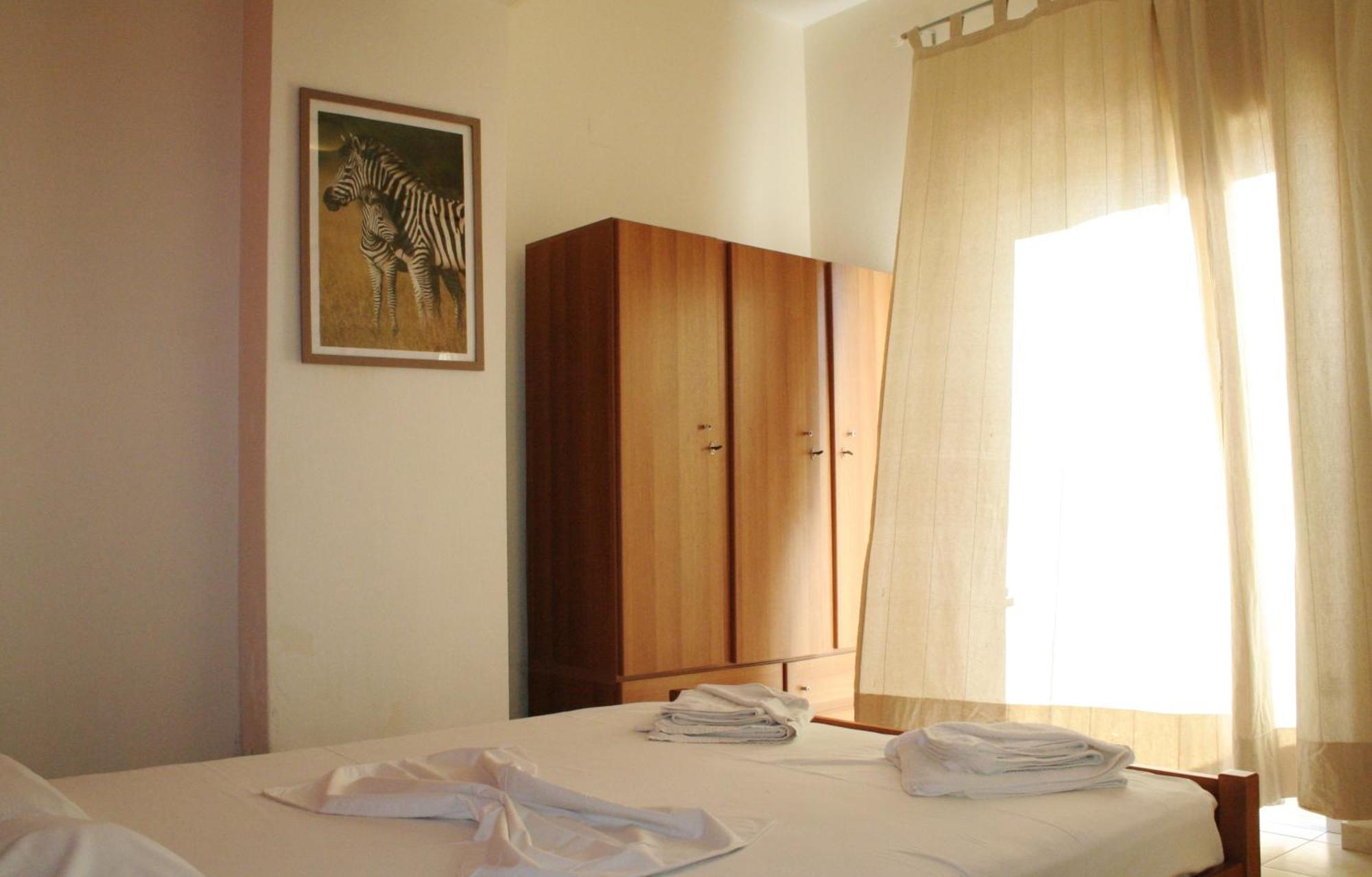Flisvos Rooms Palaiochora Oda fotoğraf
