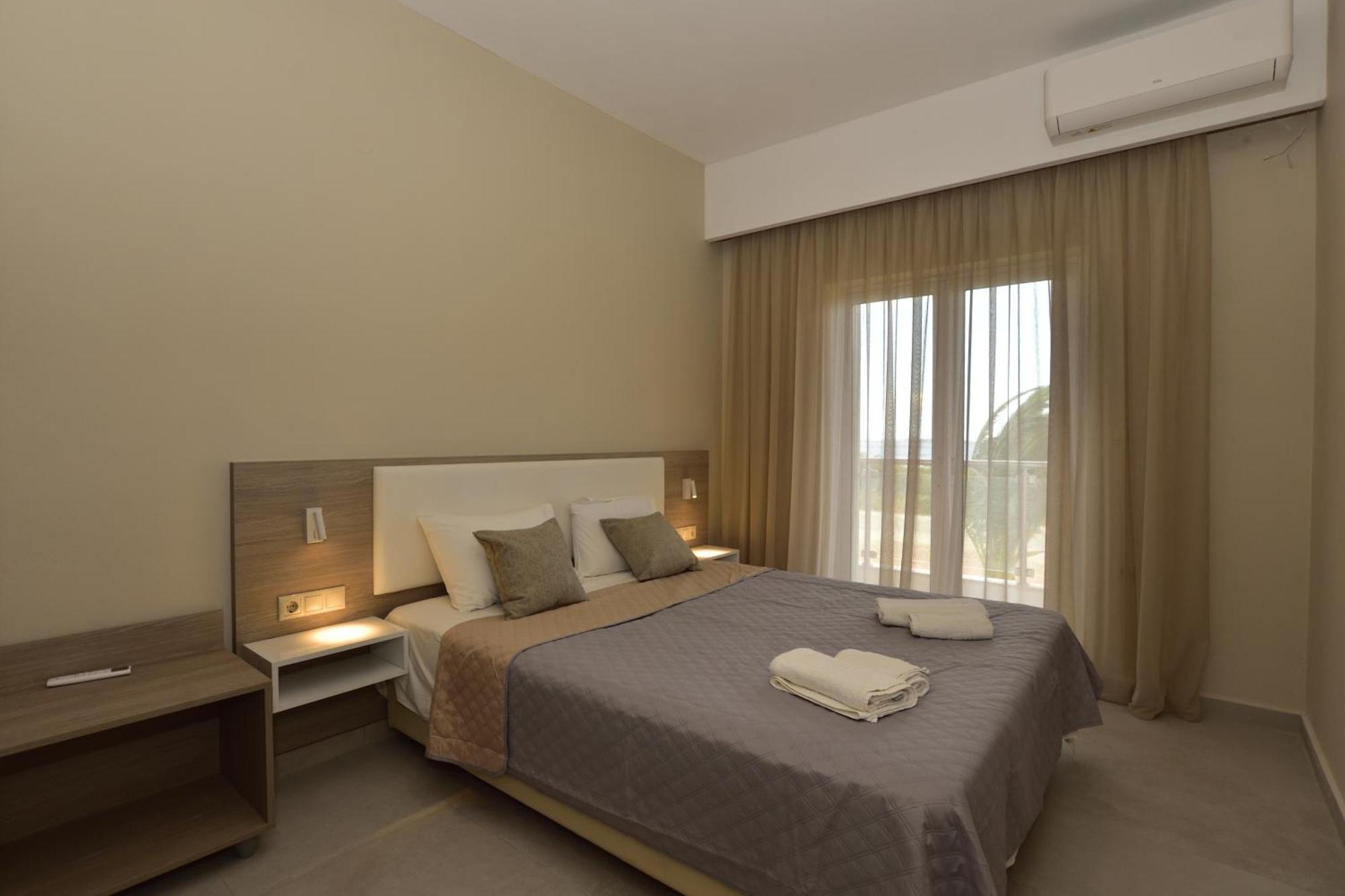 Flisvos Rooms Palaiochora Dış mekan fotoğraf